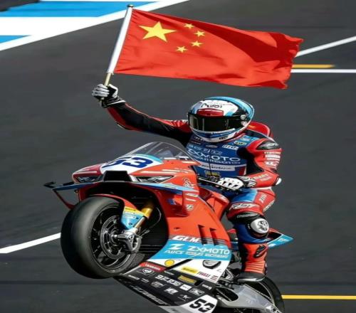 干翻37年國(guó)際壟斷！從修車(chē)學(xué)徒到世界冠軍，張雪的人生比爽文還燃