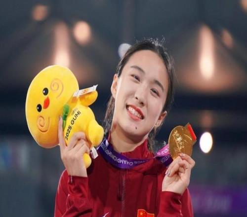 “小飞人”“小孩姐”“小偶像”，标签背后的陈妤颉