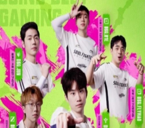 LOL賽事官方曬解說杯海報(bào)：吾胃競(jìng)巔峰，快樂多一點(diǎn)