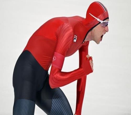 速滑男子5000米世界紀(jì)錄保持者打破奧運(yùn)紀(jì)錄奪冠