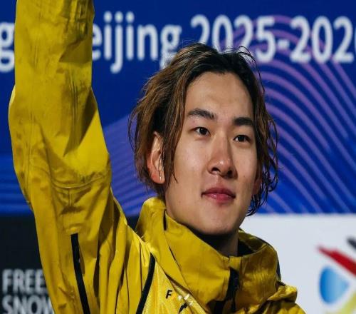 蘇翊鳴“背靠背1980”創(chuàng)吉尼斯世界紀錄