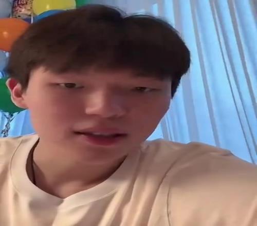 杨瀚森组建游戏的球队首发：控卫哈利欧文分位克莱小前锋伊巴卡！