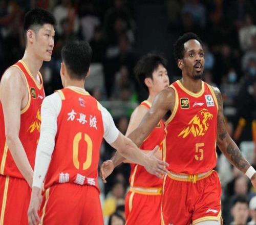 广厦男篮续约受阻，布朗索要300万美元年薪，总决赛30+7荣获MVP！