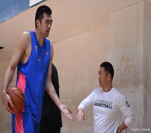 杨瀚森在NBA能否打上球，有啥前途张兆旭说出心里话，很有道理