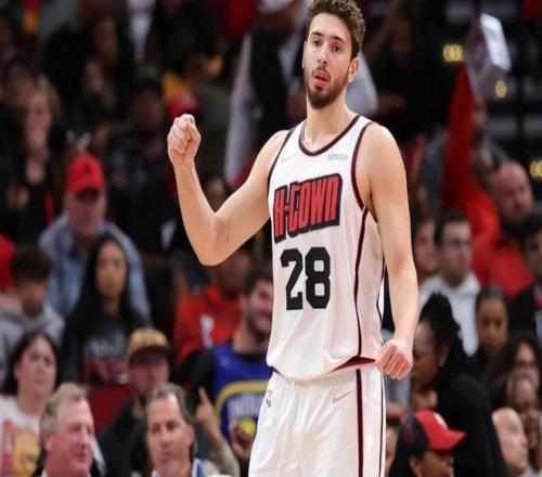 火箭内线核心：刚来NBA的时候我也很不适应，但我在不断进行摸索