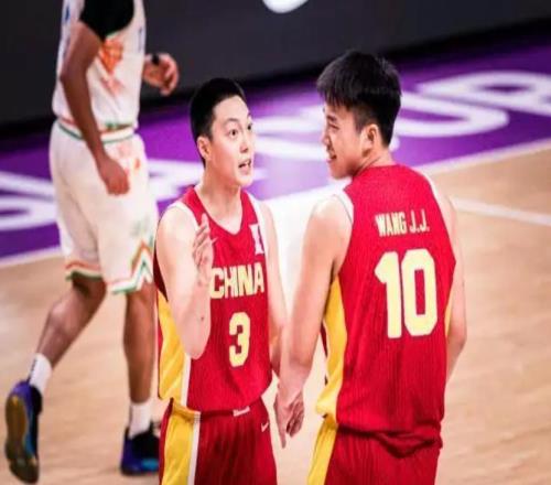 男篮31分大胜，印度主教练盛赞中国球员，王俊杰有冲击NBA的能力