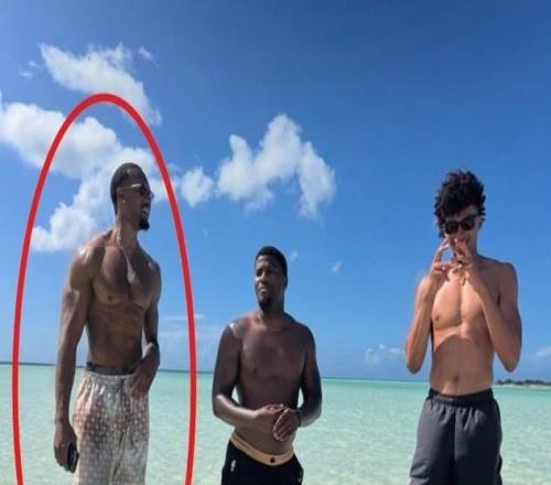美媒晒埃文莫布里健壮近照肌肉发达了不少