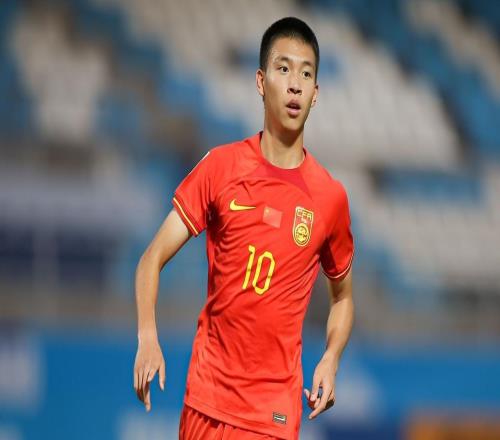 留洋+1！国际巴塞罗那官宣：18岁中国后卫加盟，征战西班牙联赛