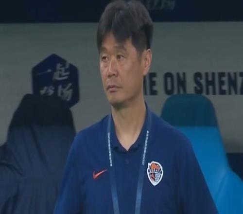 李霄鹏：感谢到场的球迷，今天的加油助威声让队员踢得更兴奋