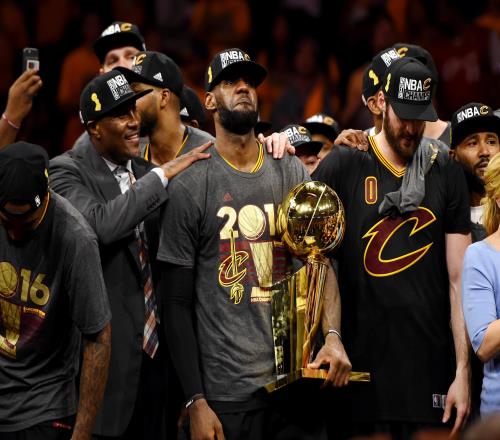 NBA201516赛季经典名局评选：骑士13落后绝地翻盘夺冠，科比退役战狂砍60分