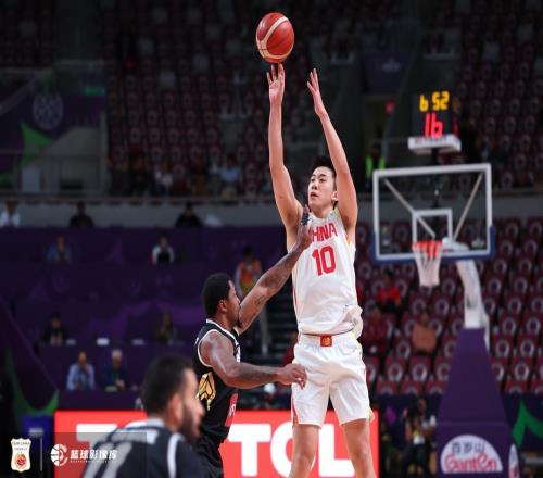 王俊杰这水平能打NBA吗苏群的一番解读，一下就戳中了要害