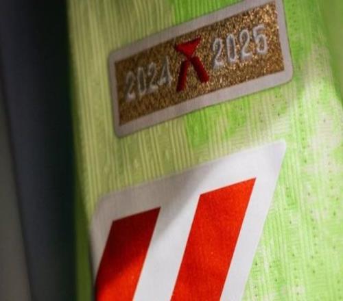 巴萨球衣右袖处新增一金色标志，马卡：此为卫冕冠军的徽标