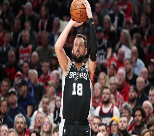 曾随马刺夺冠的意大利神射手，前NBA球员贝里内利宣布退役
