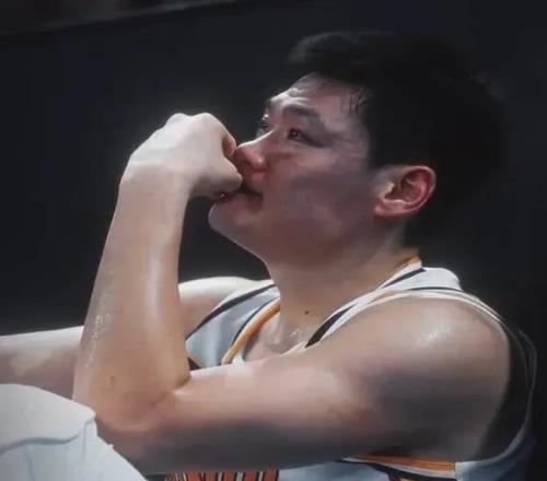 宣布了！3年重磅签约！中国男篮又一顶薪先生