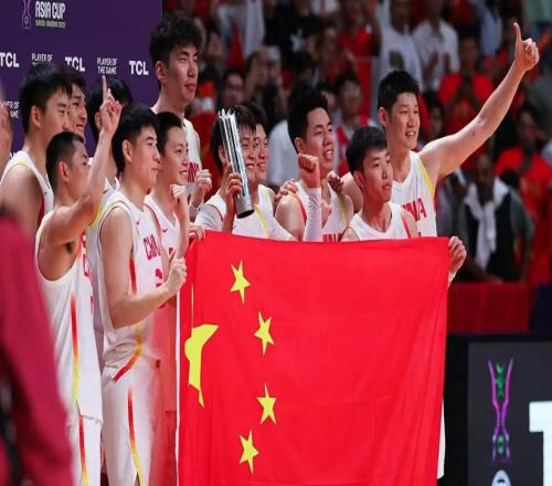 惨淡表现！三场比赛仅得2分，中国男篮离队首人，国家队生涯终结