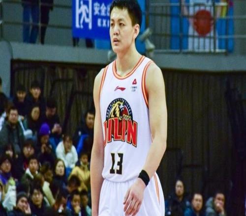 若辽篮和姜宇星签下顶薪签约年限最短1年最长4年薪水最高600万
