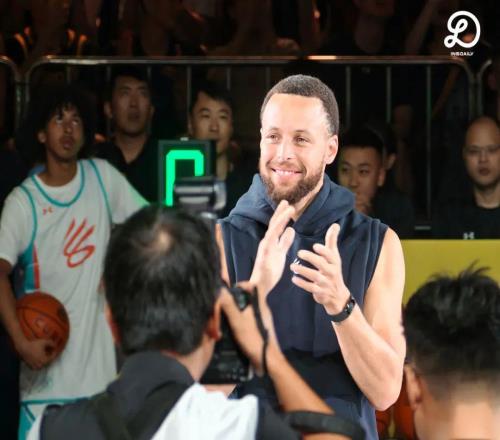库里空降中国当“教练”！这一次，他真的变了