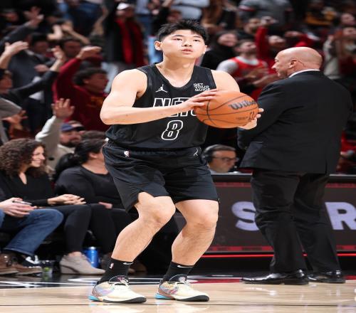 网记：崔永熙准备在洛杉矶参加5v5训练他或是一些球队的一个选择