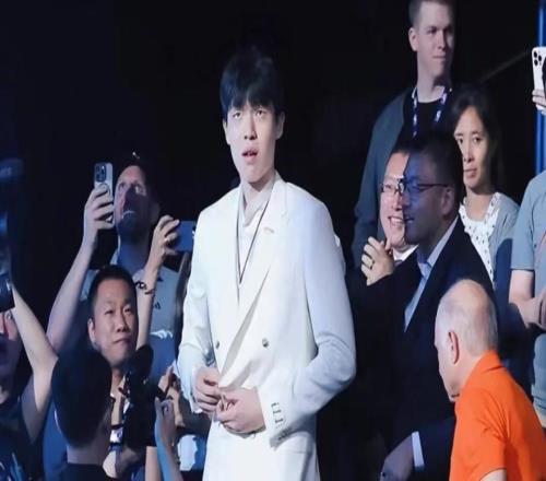 杨瀚森的NBA第一课：金钱，美女和自制力其实CBA更需要