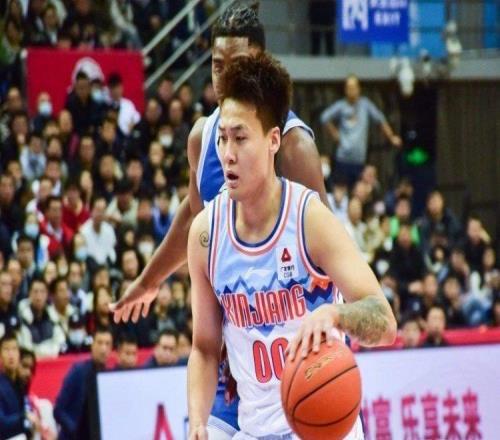 新疆狂赚1.6亿！赵睿年薪550万，名记：只是零花钱，还有户口房子