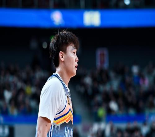 新疆媒体：赵睿加盟北京新疆获得天价转会费刷新CBA历史最高纪录