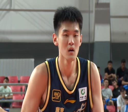 不打了！广东冠军锋线确认退位，男篮首发大侧翼正式驰援杜锋！