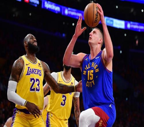 空砍22分，空砍33分，越打越憋屈！NBA联盟第一人逐渐暴露短板
