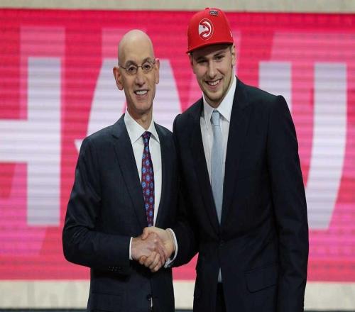 NBA总裁：独行侠队与湖人队的交易对东契奇来说是“当头一棒”