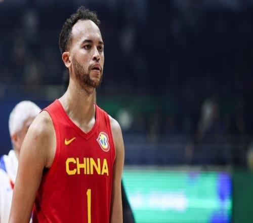 真挚的祝福！祝男篮首位归化球员李凯尔32岁生日快乐！