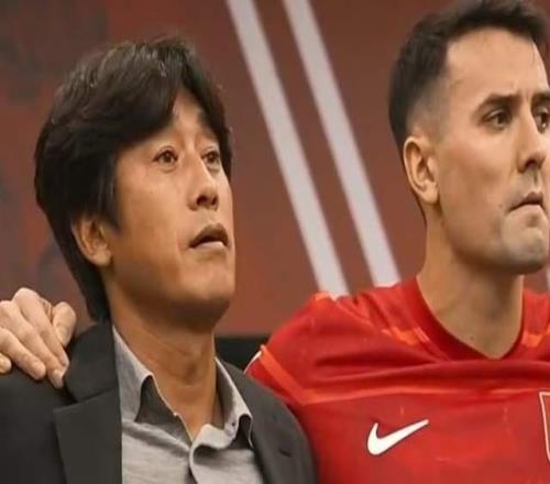 不愧亚冠唯一赢球教练：徐正源亚冠赛前被弟子鞠躬握手太感人！