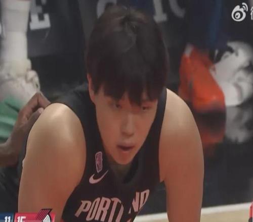 杨瀚森替补登场迎NBA首秀，成第八位亮相常规赛中国球员