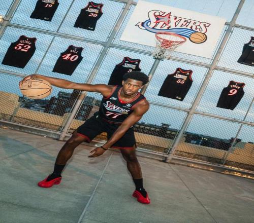 从2400人小岛打进NBA，他才真是“上乔下科”？