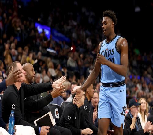 快船不执行锋线新星的球队选项，他会在明年夏天成为完全自由球员