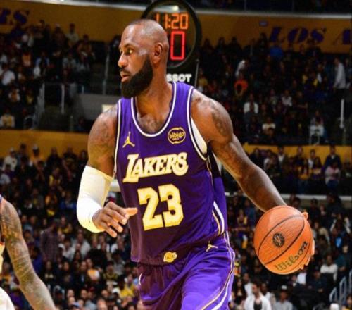 老詹赛后摊牌，湖人一点成关键！东契奇进步明显，里夫斯做对一事