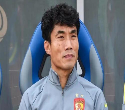 郑智慌吗西海岸沦为球员超市，多名核心被挖角，难现邵佳一辉煌