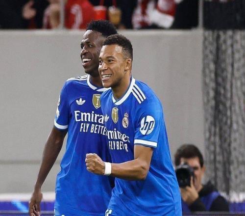 姆巴佩大四喜救主，6分42秒戴帽追平神迹！皇马43欧冠险胜