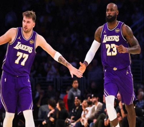 恭喜詹皇！锁定8强，湖人三巨头开启互吹模式