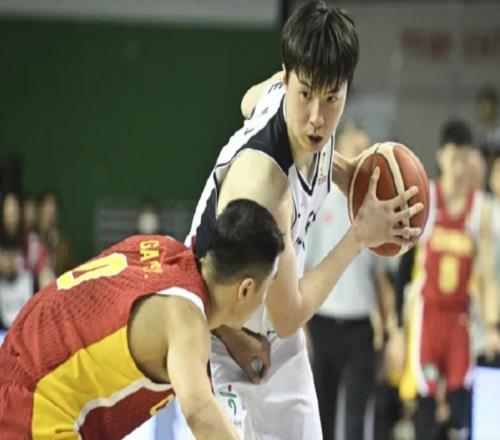 花7年时间留洋！比中国男篮全队都准，终于证明自己