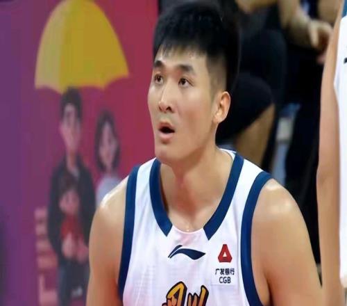 王哲林17分CBA俱乐部杯上海男篮11172战胜四川杜智博23分