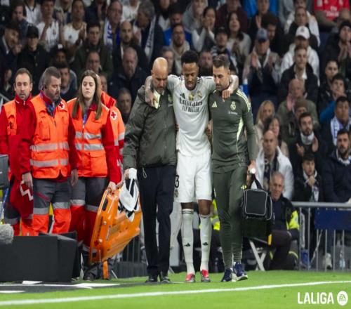 02大冷门！14亿豪门主场轰然倒下5轮1胜两大边后卫染红中卫重伤