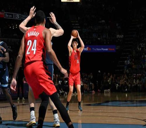 杨瀚森回应首次首发：上半场缩手缩脚发挥不咋地，向伊迪学习生存