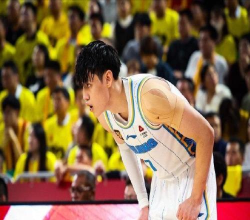 男篮新星耍大牌！要求达不到，不回CBA打球