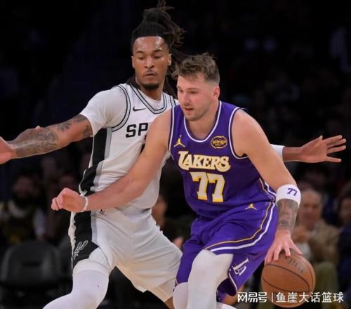 湖人雪上加霜，詹姆斯承认一事实！名嘴嘲讽东契奇，雷迪克很无奈
