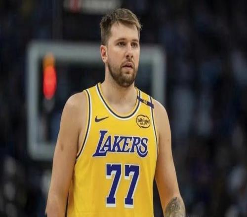 东契奇场均35分9篮板9助攻1.5抢断领跑得分榜