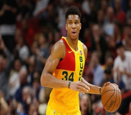 名记：雷霆火箭马刺对现有阵容满意，不会参与字母的交易