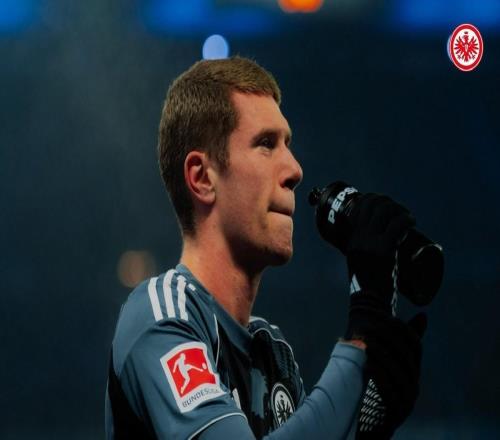 官方：法兰克福后卫鲍姆在赛季首秀中膝盖内侧副韧带受伤