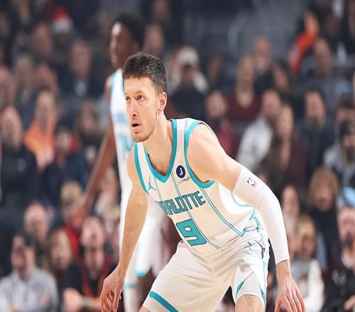 内线人手严重不足，黄蜂不得不裁掉了前凯尔特人锋线新星