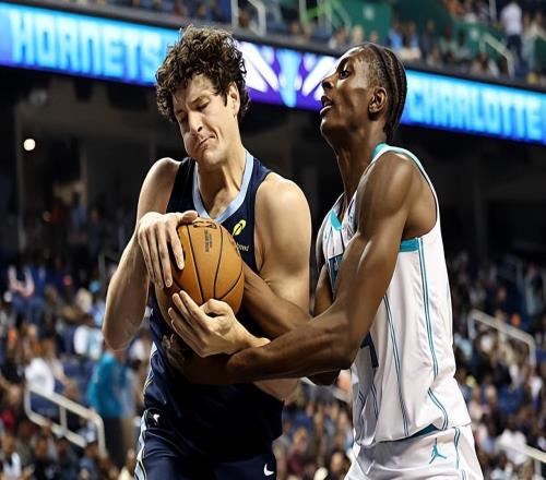 内线人手短缺！黄蜂用双向合同紧急签下了前掘金灰熊内线新星