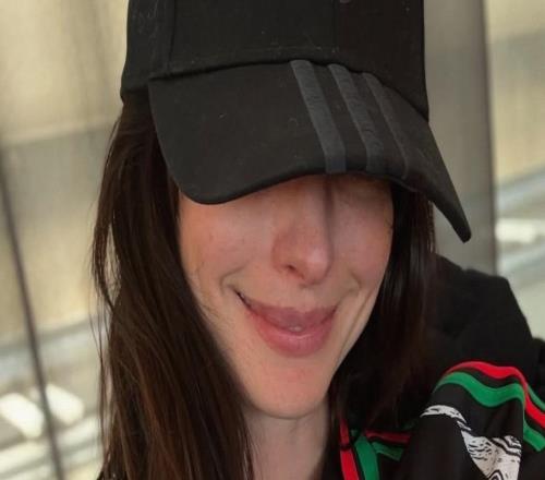 阿森纳近期连造乌龙，枪迷安妮海瑟薇打趣：向乌龙球先生致敬