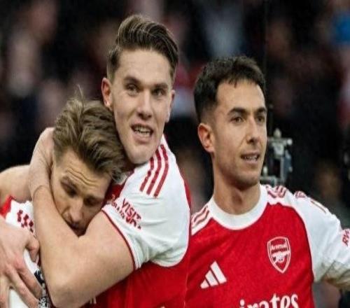 英超冠军争夺白热化！阿森纳21力克布莱顿，重夺榜首